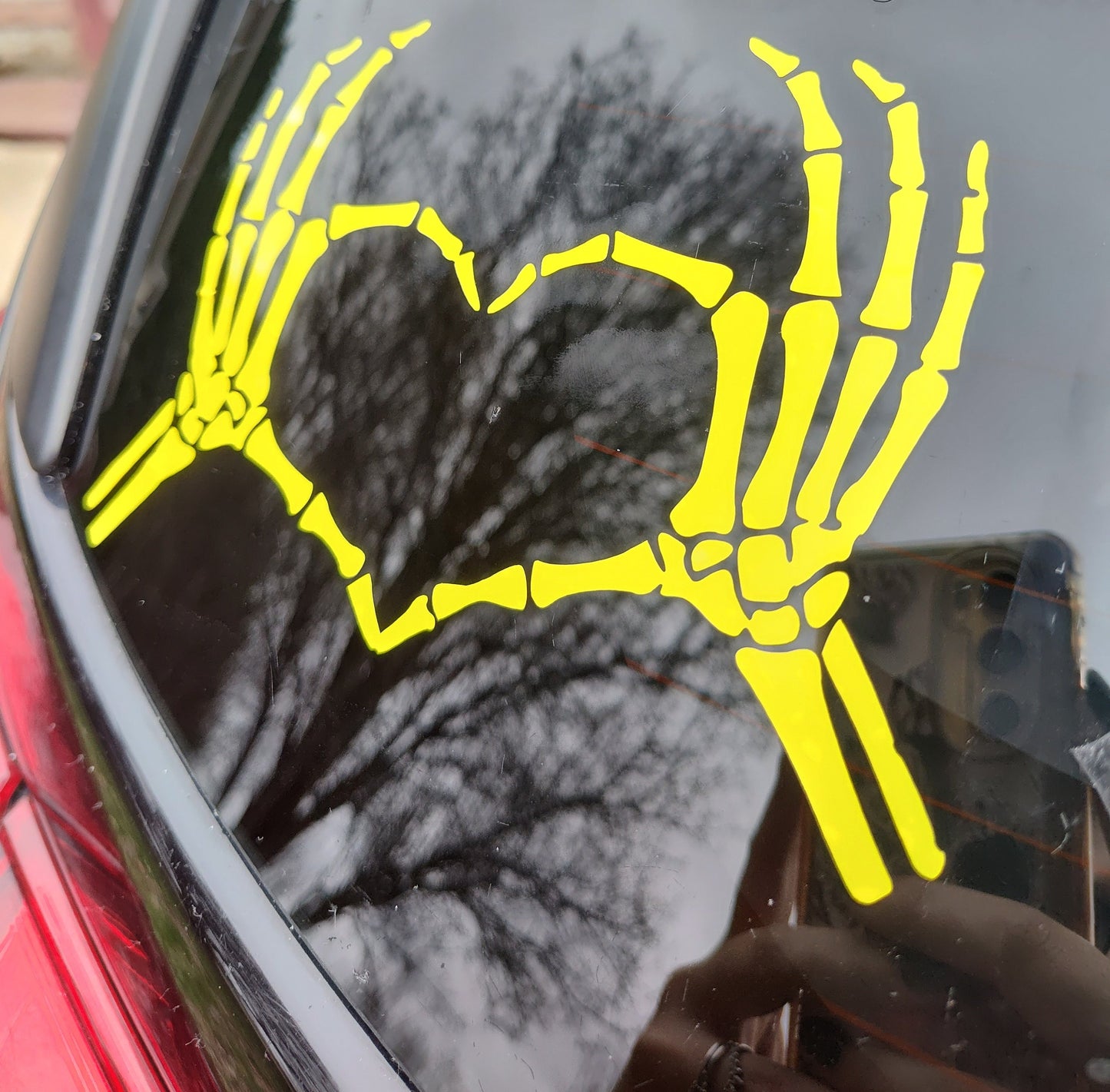 Skull Heart Decal - Vinyl Car - Waterproof Sticker for Windows, Bumpers Laptops - Durable Weatherproof Goth Car Accessories