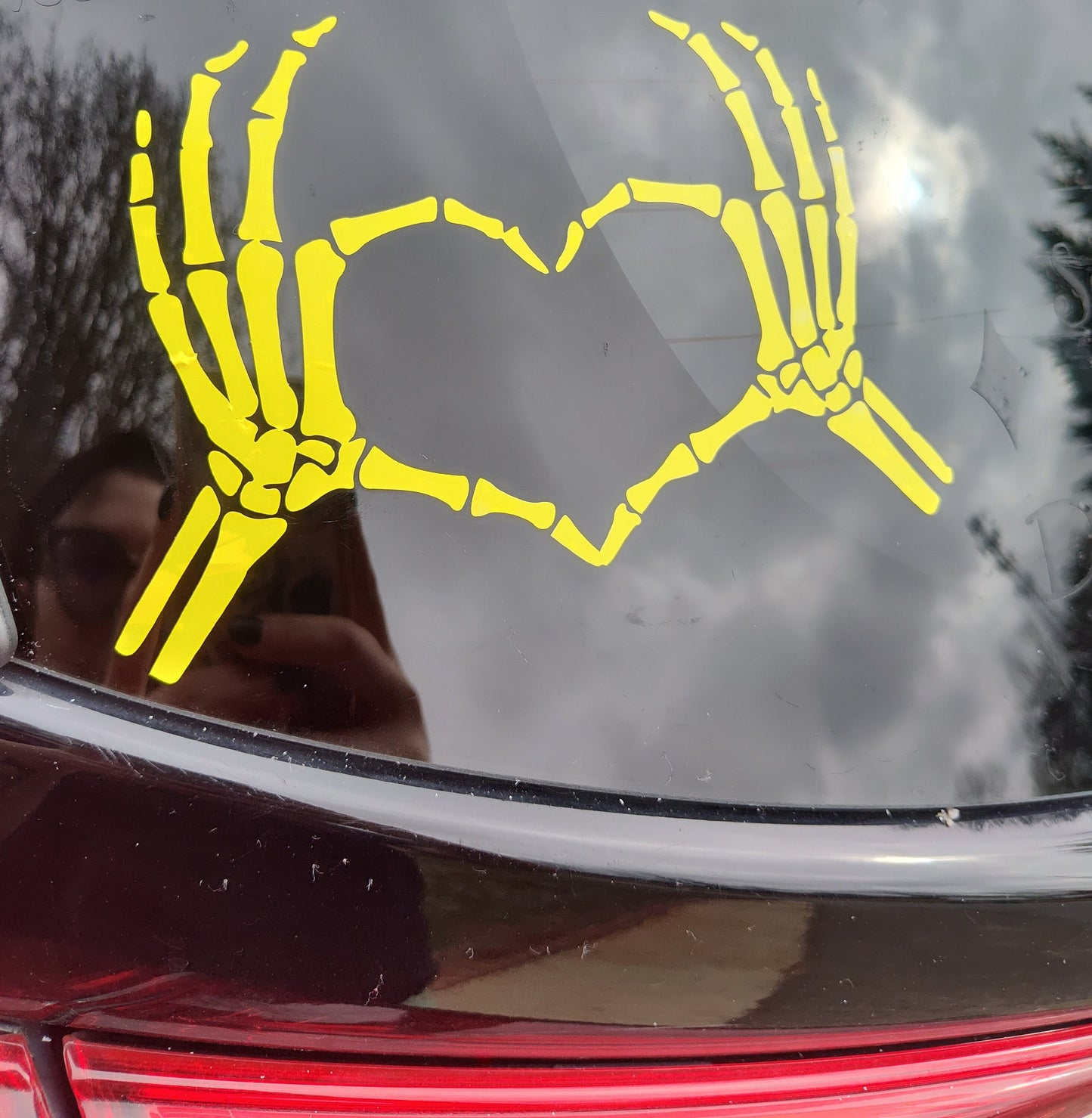 Skull Heart Decal - Vinyl Car - Waterproof Sticker for Windows, Bumpers Laptops - Durable Weatherproof Goth Car Accessories